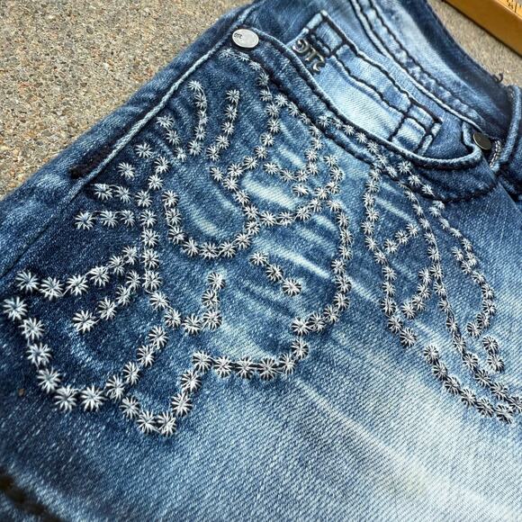 Miss Me Daisy Chain Flower Embroidered Signature Blue Jean Shorts Size 27 - Picture 5 of 8